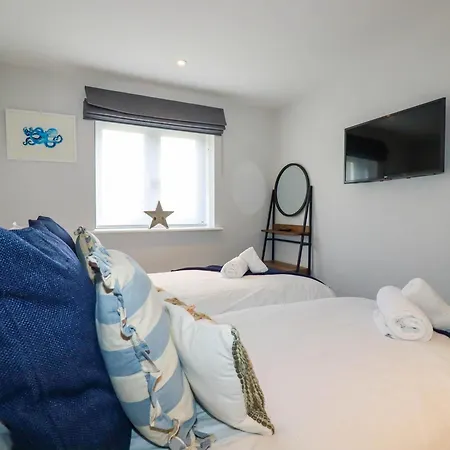 Ebbtide Apartment
